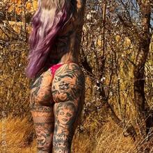  Nude