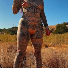  Nude