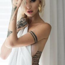  Nude