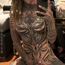  Nude