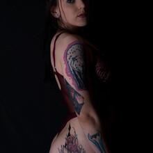  Nude