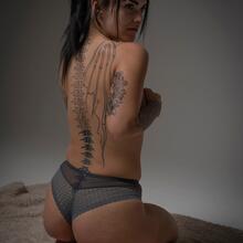  Nude