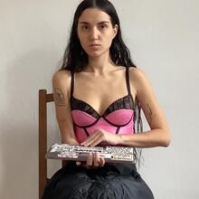  Nude