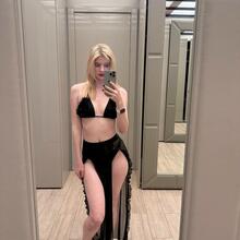  Nude