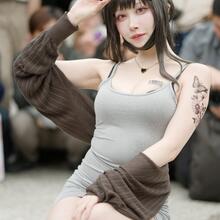  Nude